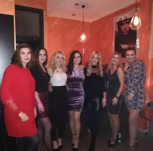 When all your friends envy on you (middle girl)