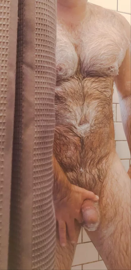 When Mom goes to the office, this Dad shows the internet shower pics [40]