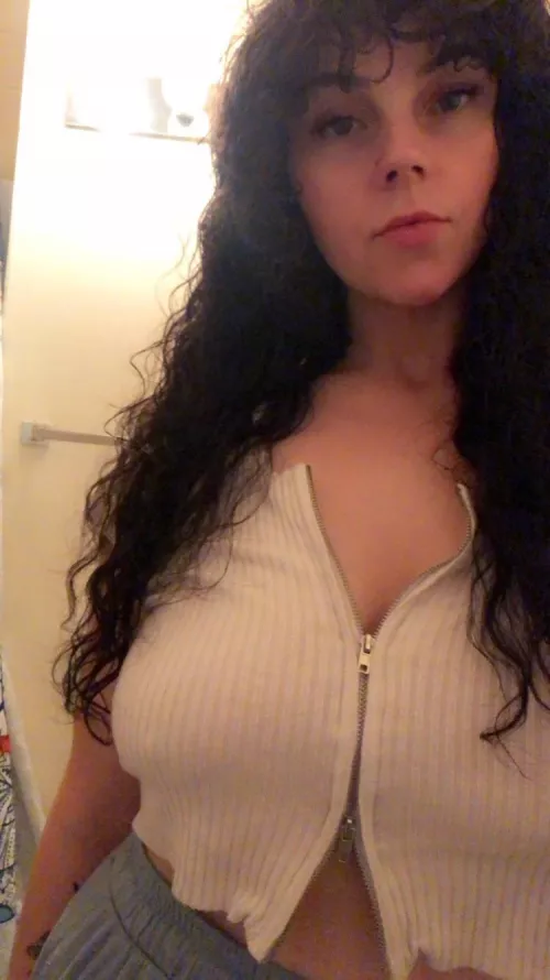 When she knows she hasn’t been appreciated the way she deserves… any takers 😈🐈‍⬛