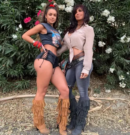 Which sexy cowgirl you going with mom or daughter? 😍🥵🍑