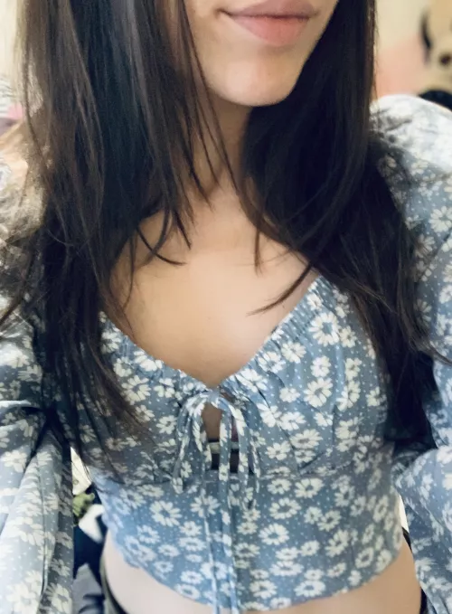 Who doesn’t love a cute crop top? 😊