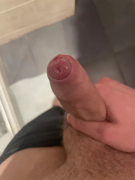 Who fancies some precum? 🥰