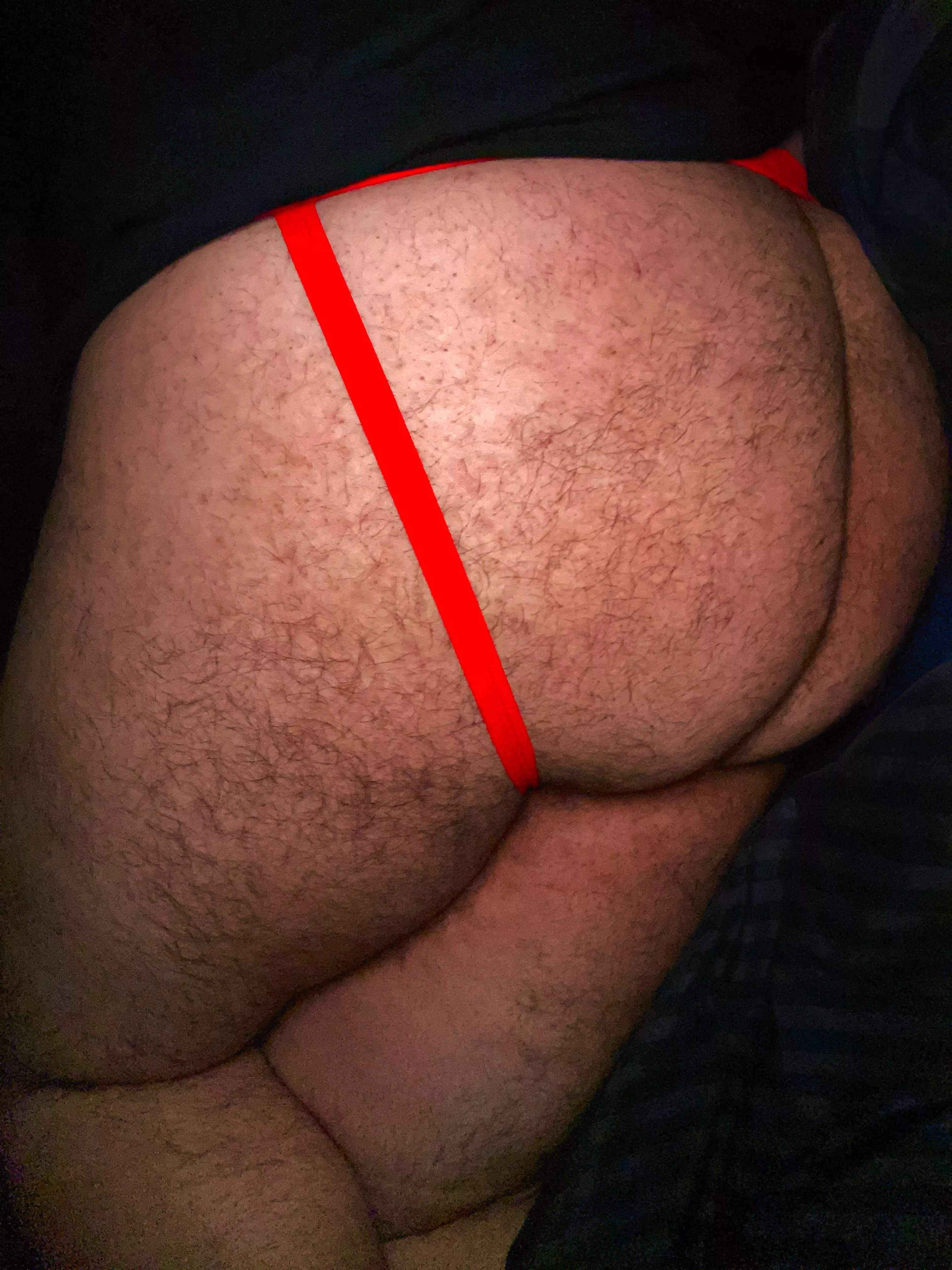 Who is gonna grab the band to pull me closer 🥴