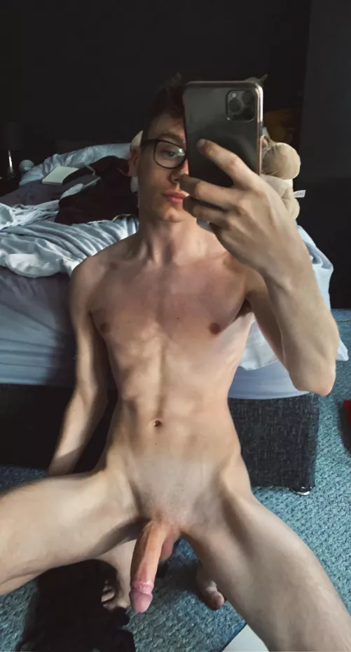 Who wanna take mirror selfies with me? 👉👈