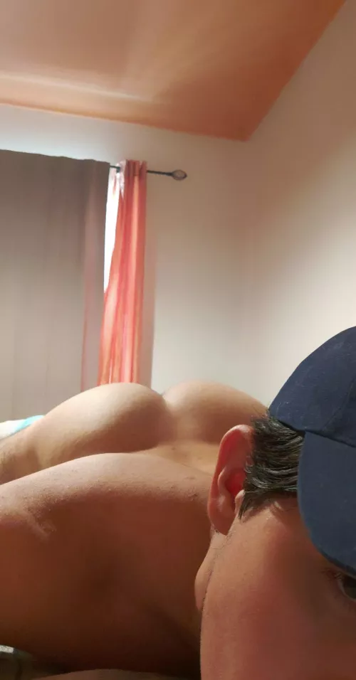 Who wants a cute guy with a bubble butt?