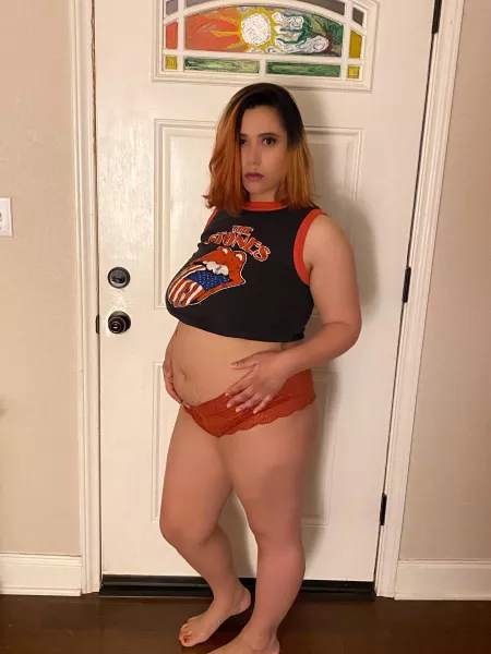 Who wants to feed me? Photos will be include! 😋