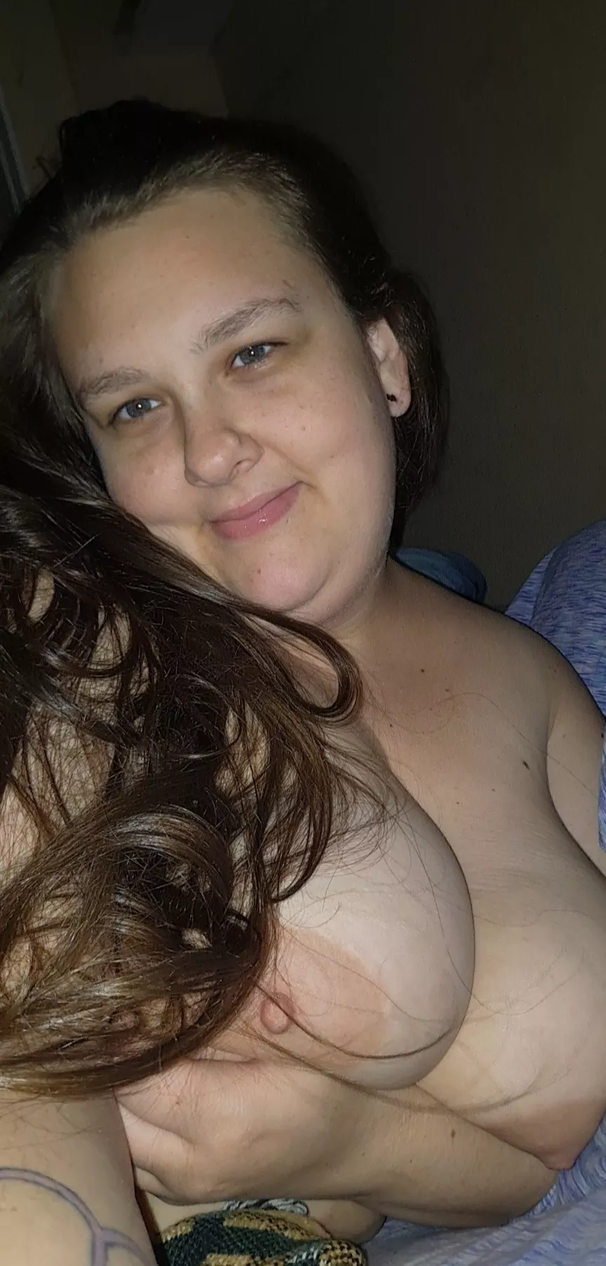 Who wants to join me in bed? 🤭😘