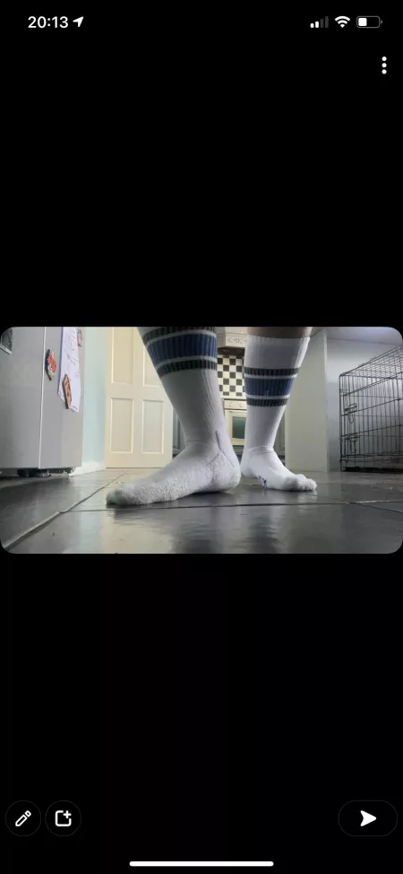 Who wants to take my socks off and worship my feet 😈😈😈🦶🦶🦶