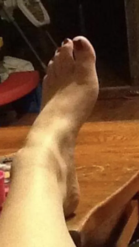 Who would give my foot attention?🥵