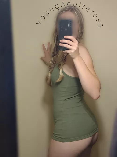 whoever can guess my height gets a free nude!! let's play 🤗