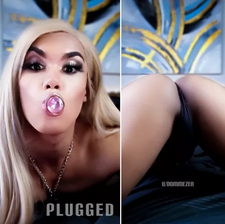 Who's going to take out my plug and put it back in it's rightful place....?😏🍑