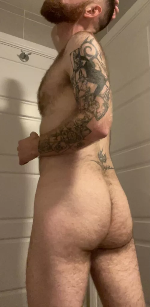 Who’s into hairy ass?!