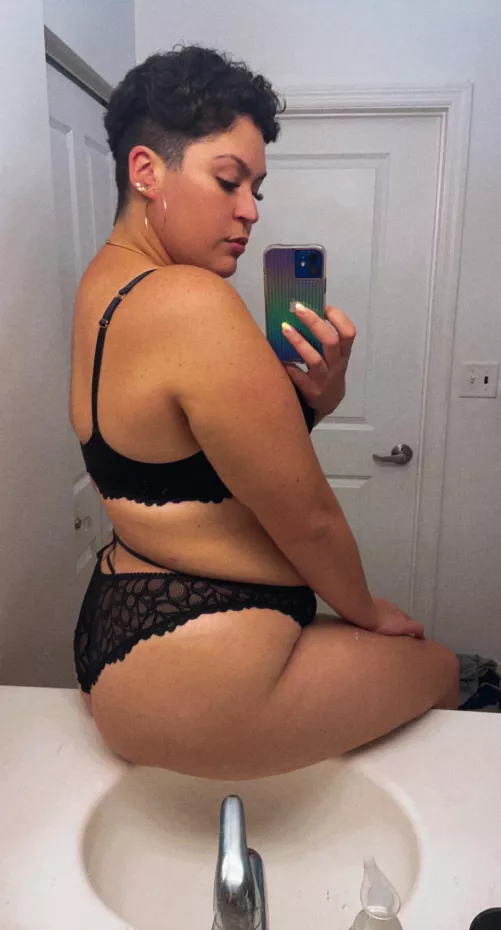 Who’s up early this rainy morning and wants to keep me company? 🥺💖