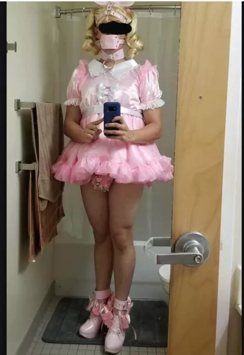 Why did my daddy buy me this outfit? Its so embarrassing 🙈