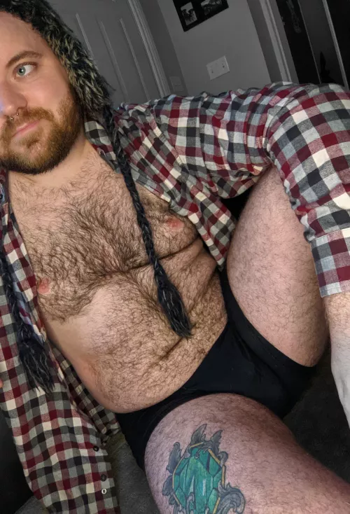 With Canadian Autumns comes plaid and cozy hats🍁🐻