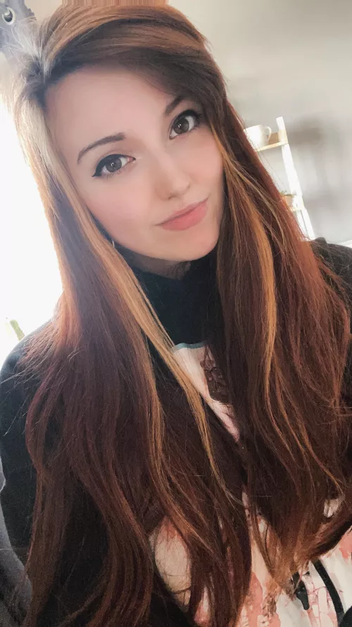 Would you cum for me if I sent you nudes? Let me know and wait for a surprise! 🤤