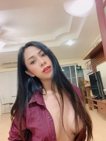 Would you jerk off if I sent you nudes of me? 😜