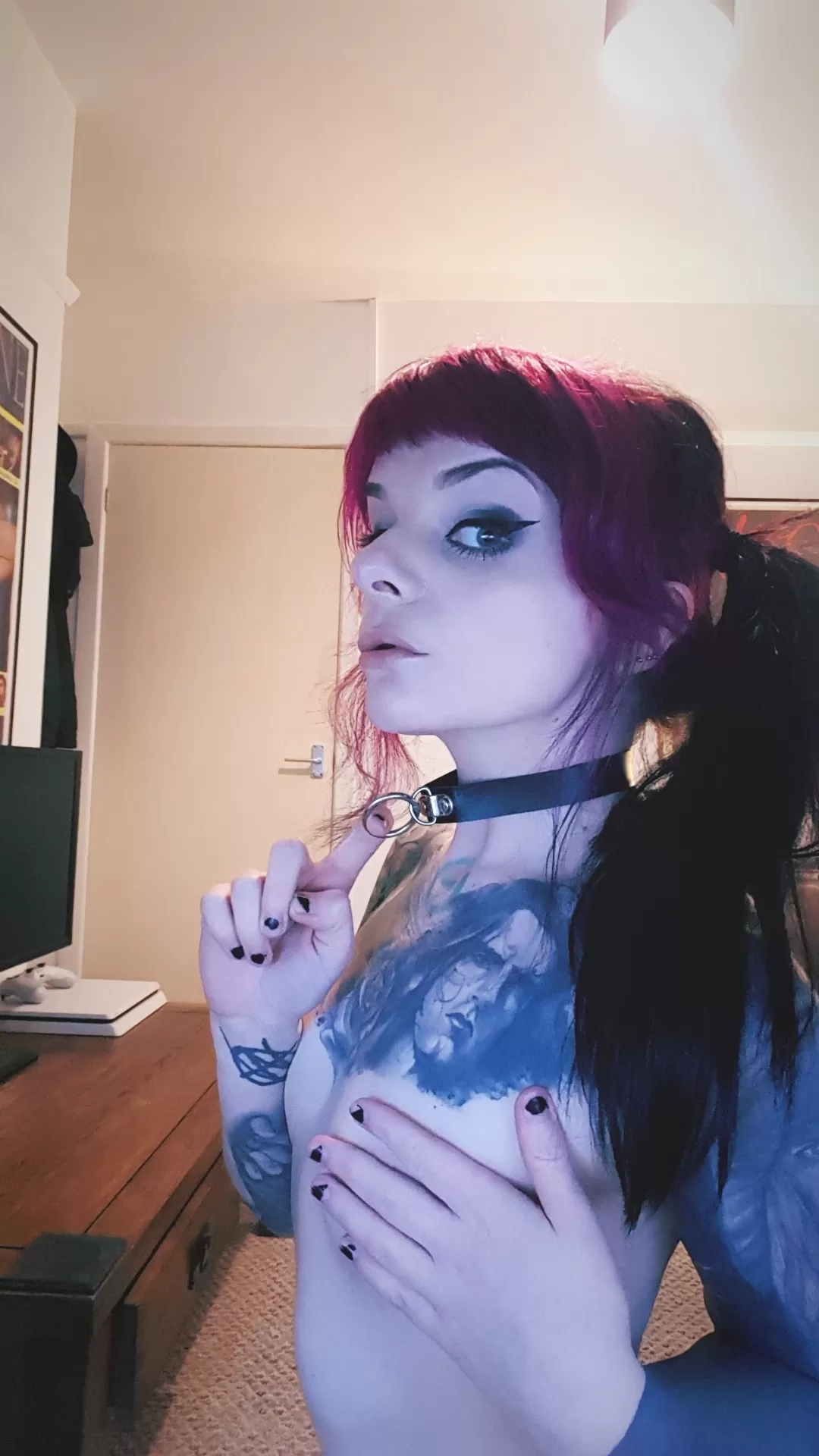 ⬆️ would you jerk off to my nudes?