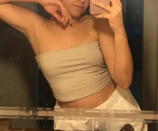 Would you lick my armpits? DMs welcome💛