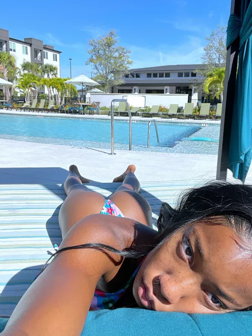 Would you like to lay out by the pool with me ?