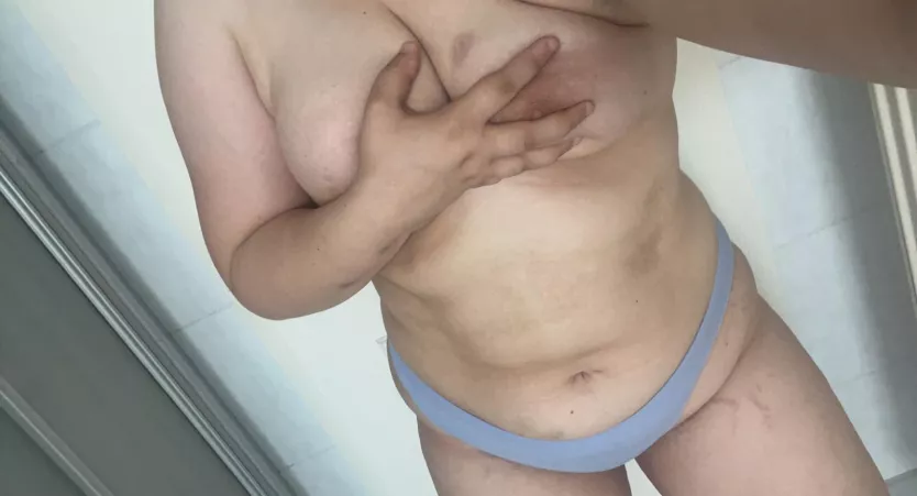 Xtra horny xtra naughty chick for you ;)