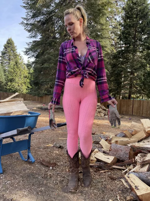 Yes, I really stacked wood wearing this. 😝