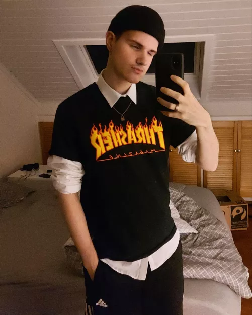 You guys like the outfit?❤