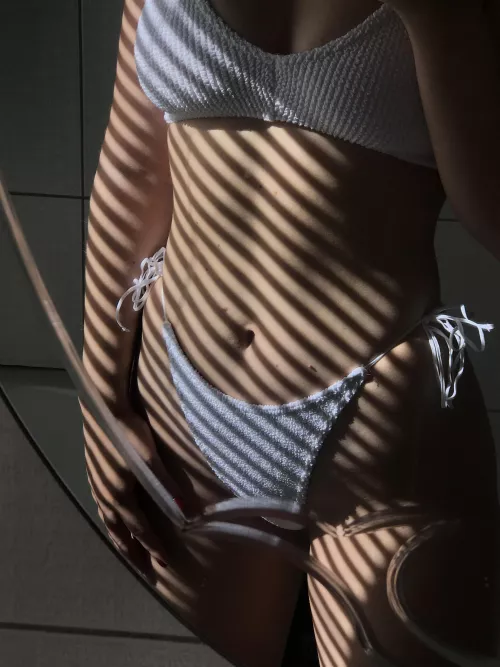 You should follow these lines with your tongue 👅