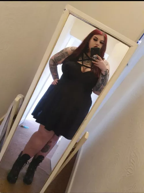 your big tiddy goth gf