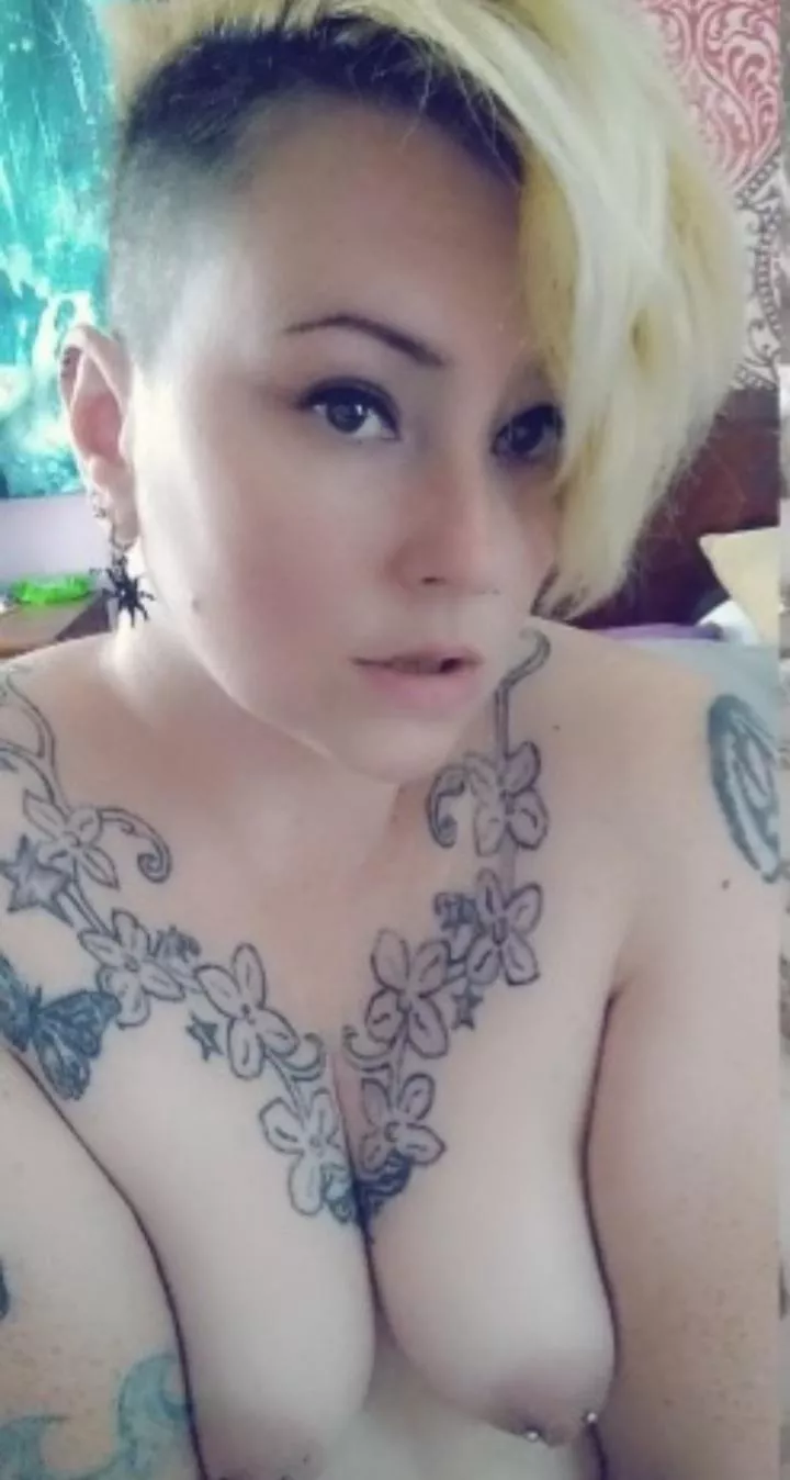 Your favorite amateur milf~NO PPV~full length vids sent to subs multiple times weekly~dick rates~customs~tons of content on my wall~come play! 👿 Your favorite amateur milf~NO PPV~full length vids sent to subs multiple times weekly~dick rates~customs~tons of content on my wall~come play! 👿