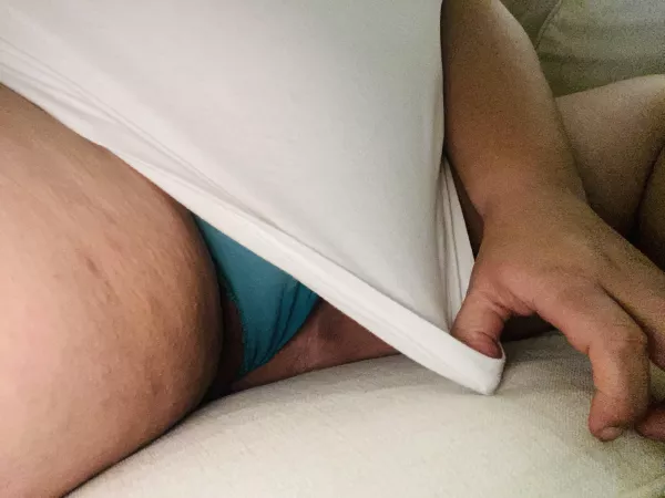 🎶Yup in my white tee, I break a bitch back.... and if she gotta (f)riend, she gotta suck a cock wit it.🎶 #momswhostillgetcrunk 😏